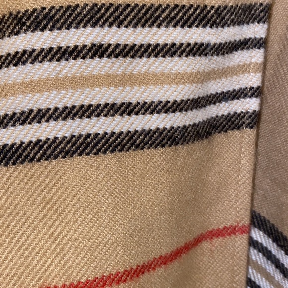 V. FRAAS Plaid Ruana women’s tan red and black open wrap/shawl - Picture 14 of 14